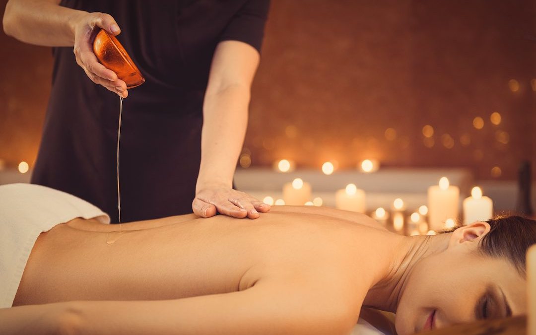 Masaje con aceite de Chocolate Caliente